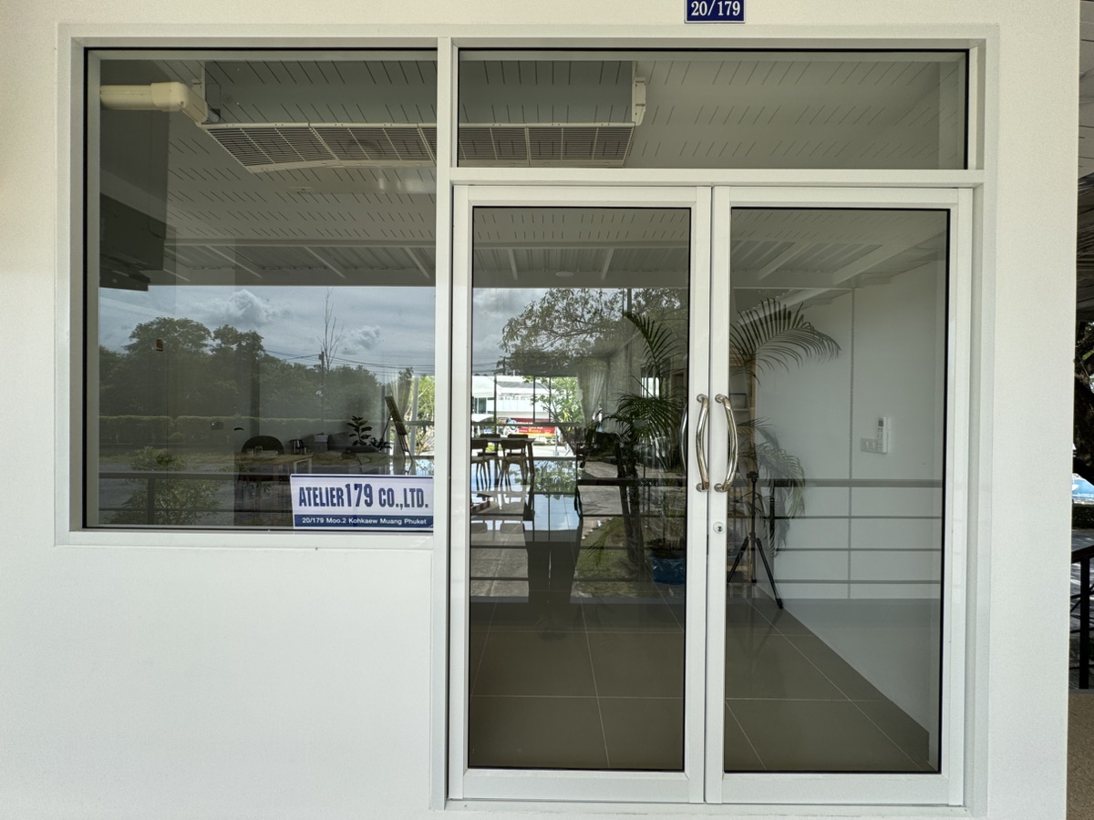 Entrance to Atelier 179 Art Café